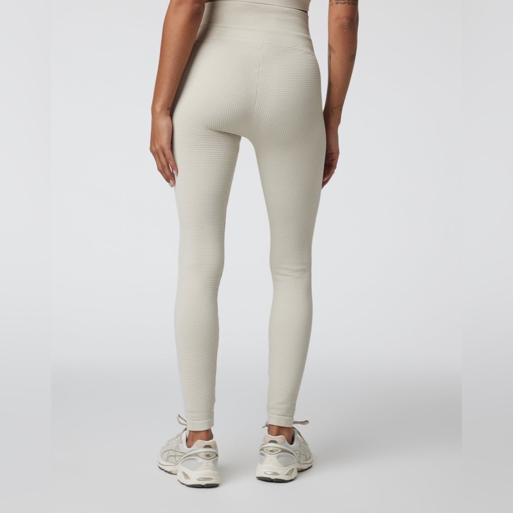 Vuori Cream High-Waist Ribbed Leggings NWT - Picture 2 of 6